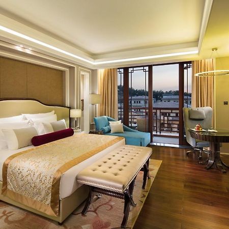 Grand Bay Hotel Beijing Jinpoluo Bagian luar foto
